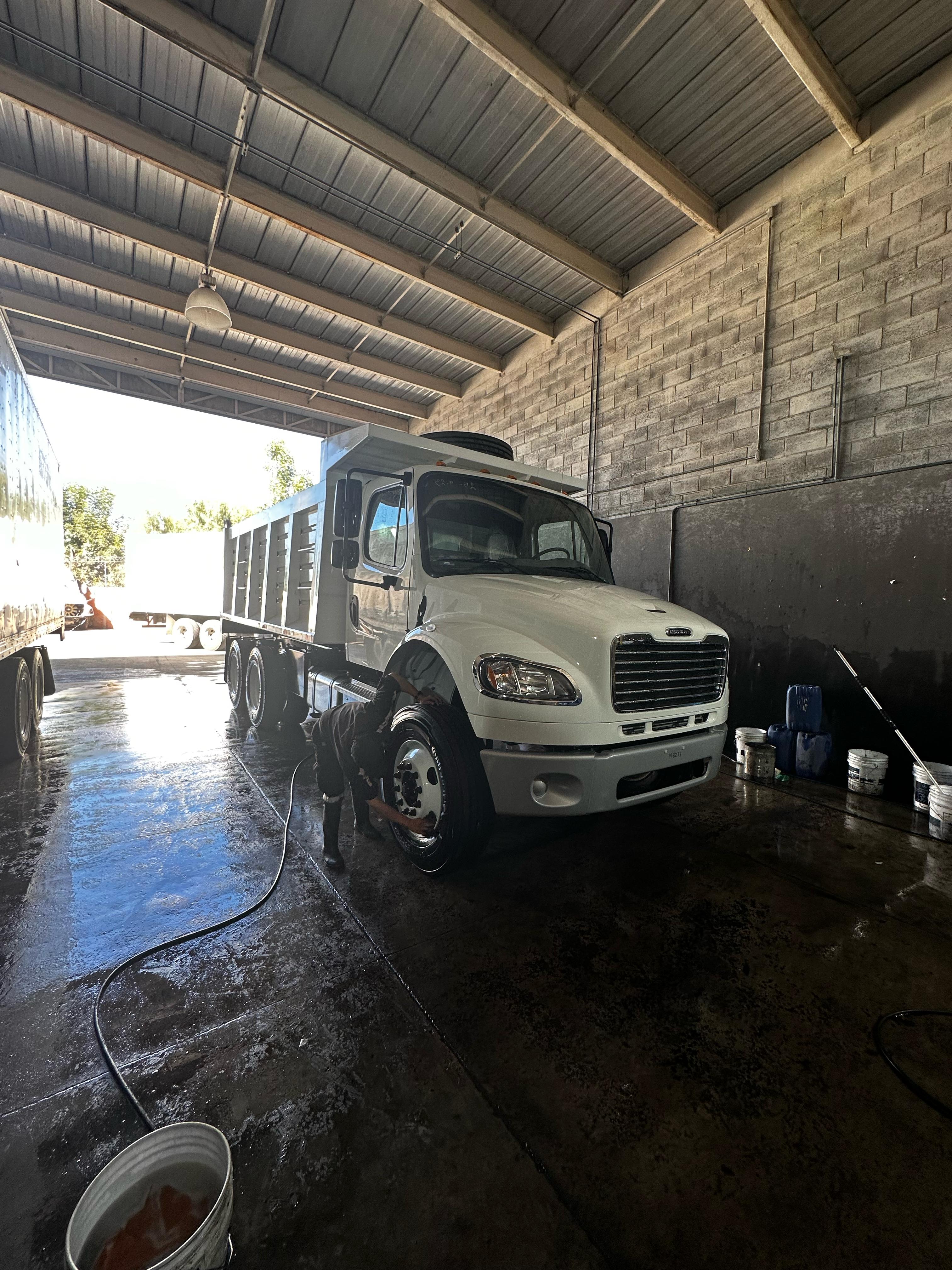 Imagen 2 de M2 54K 6X4 2025
